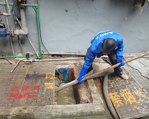 张沟镇清掏化粪池